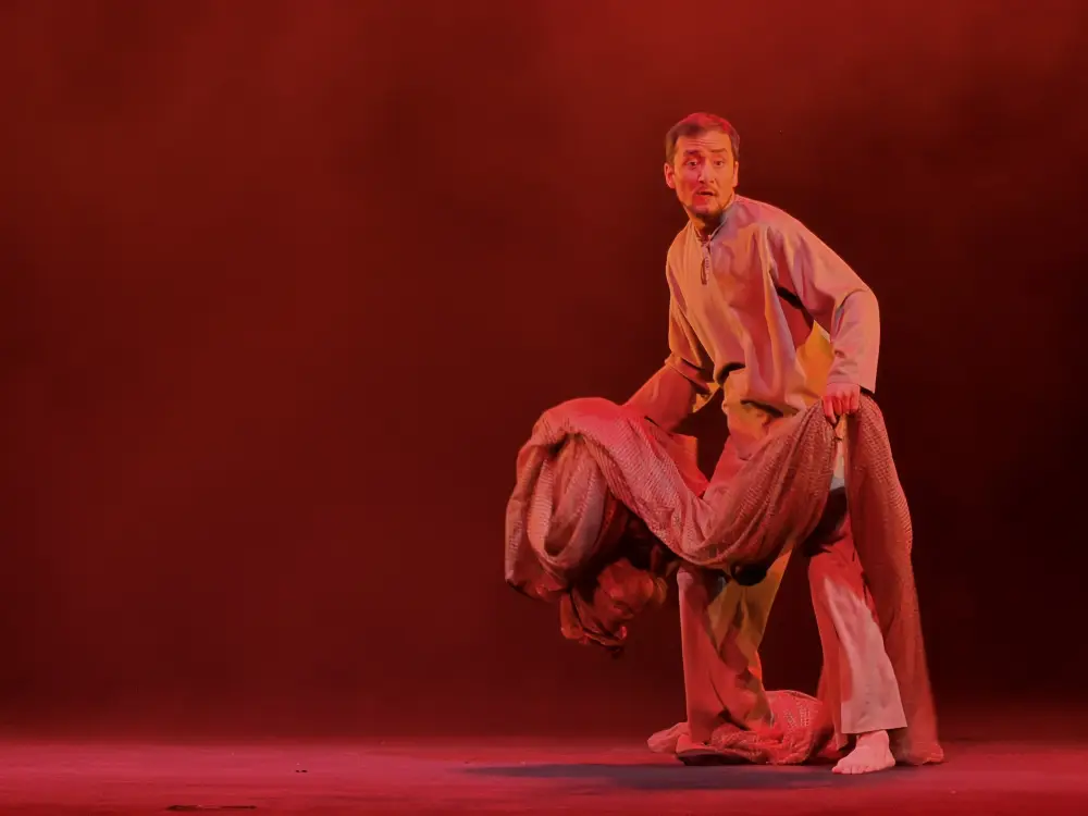 Премьера спектакля «Шолпанның күнәсі» в театре имени Калибека Куанышбаева: новое видение любви и внутренней борьбы Астане