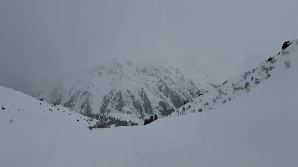 Казселезащита МЧС Казахстана предупреждает о высоком риске лавиноопасных ситуаций в горах Астане