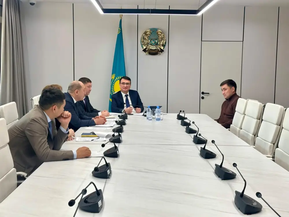 Руководитель аппарата Министерства финансов Ернар Ержанов провел прием граждан (2)