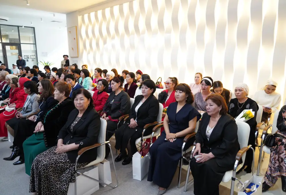 В ТУРКЕСТАНЕ ПРОШЕЛ ПРАЗДНИЧНЫЙ ВЕЧЕР "ӘЛЕМНІҢ ЖАРЫҒЫ - АНА" (6)