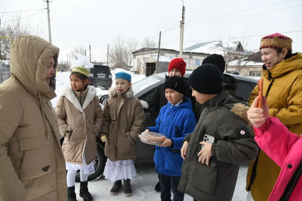 Школьники и ветераны: Көрісу объединяет поколения! Астане