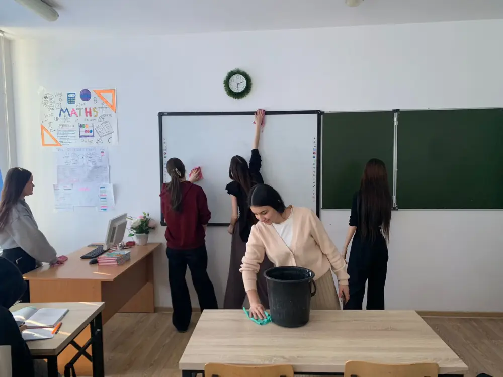 Горожане Астаны провели праздник очищения, собираясь на уборку города Астане