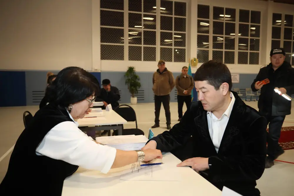 Нурдаулет Килыбай голосует на референдуме в Мангистауской области Астане