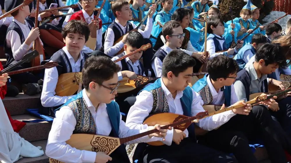 флешмоб домбристов Алматы Наурыз 2026 Астане