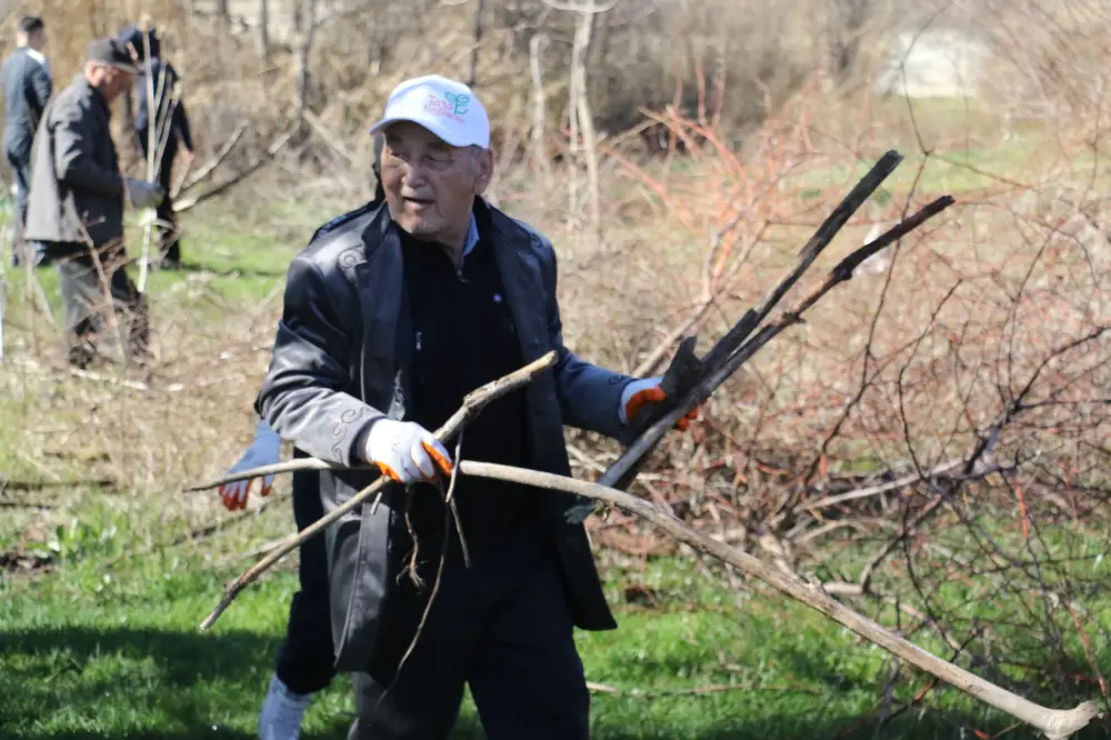 ТУРКЕСТАН: В ТЮЛЬКУБАССКОМ РАЙОНЕ В РАМКАХ АКЦИИ «МӨЛДІР БҰЛАҚ» РАСЧИЩЕНО БОЛЕЕ 40 РОДНИКОВ (4)