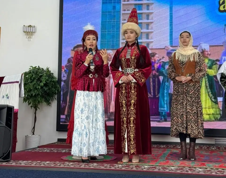 Об истории национальной одежды и ее философии рассказали на встрече с молодежью в Алматинской области Астане