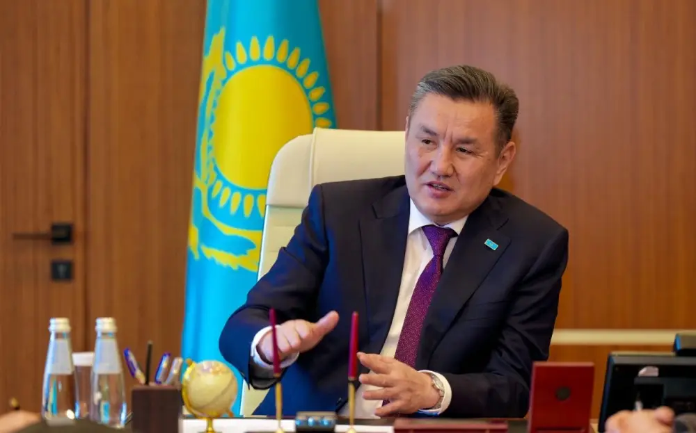 Аким ВКО провёл встречу с победителями республиканского айтыса Астане