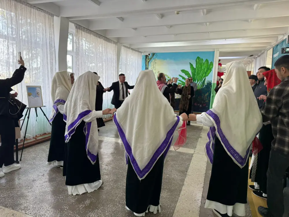 Национальные костюмы и голосование: ткачи общей судьбы в день референдума Астане