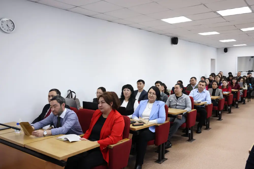 В Академии правосудия при Высшем Судебном Совете прошла гостевая лекция профессора Международного университета Астана, доктора юридических наук, члена Комиссии по Конституционной реформе Исидора Шамиловича Борчашвили (3)