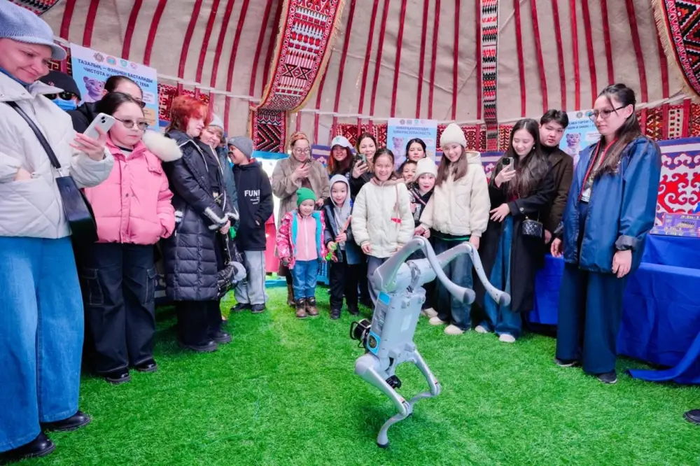 Кибергигиена, полицейский дрон и цифровая грамотность: юрта «Закон и порядок» заработала на Наурыз в Астане (2)