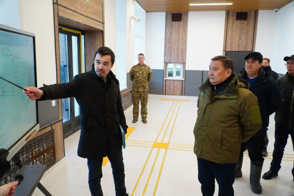 В Буландынском районе проверили ход реконструкции железнодорожного вокзала (6)