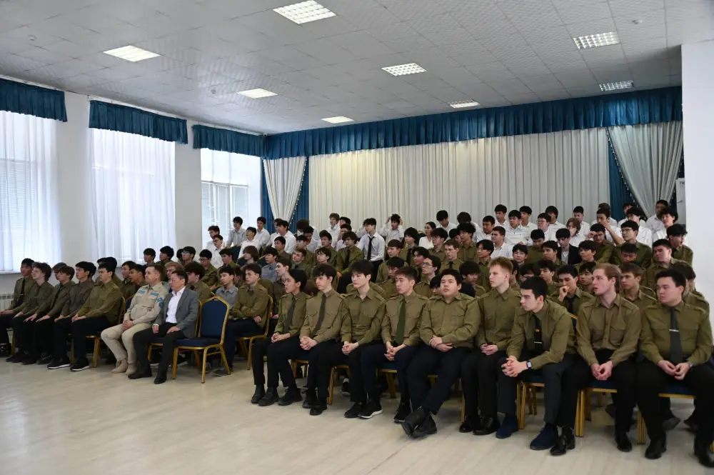 Военные рассказали молодежи Мангистау о службе Астане