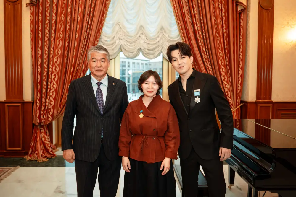 Димаш Кудайберген и Самал Еслямова удостоены наград ТЮРКСОЙ (3)