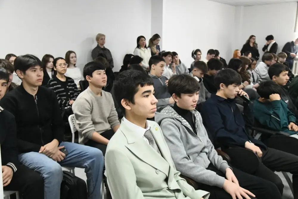 О переработке мусора и ответственном потреблении рассказали столичным студентам (6)