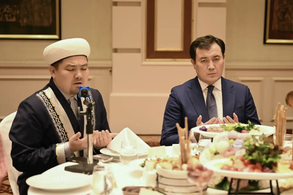 Обсуждение значимости Рамазана и мирного урегулирования конфликтов на ауызашаре для дипломатов в Астане Астане