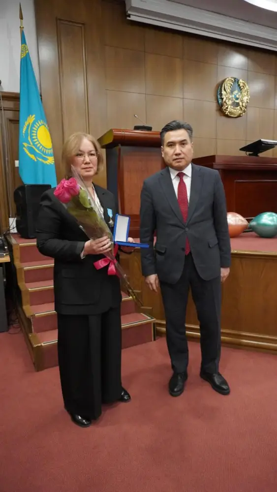 Государственные награды за вклад женщин в социальную сферу вручены в честь Международного женского дня Астане