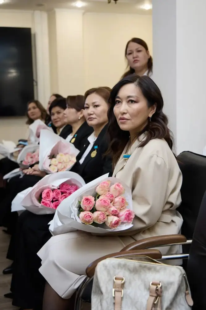 Женщины-медики получили награды в Минздраве Астане