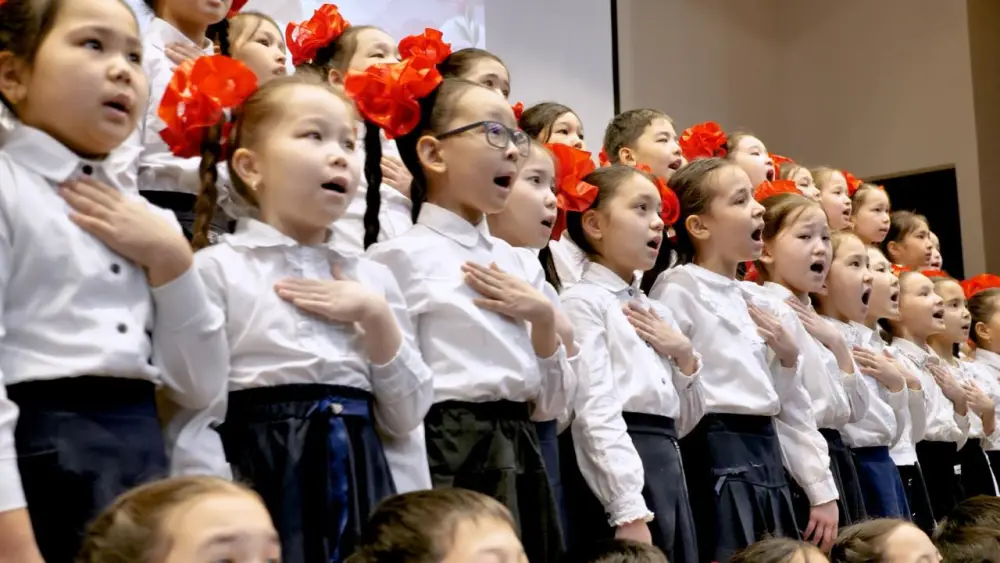 Праздничный хор учащихся и малышей одновременно зазвучал в Астане в честь Международного женского дня (4)
