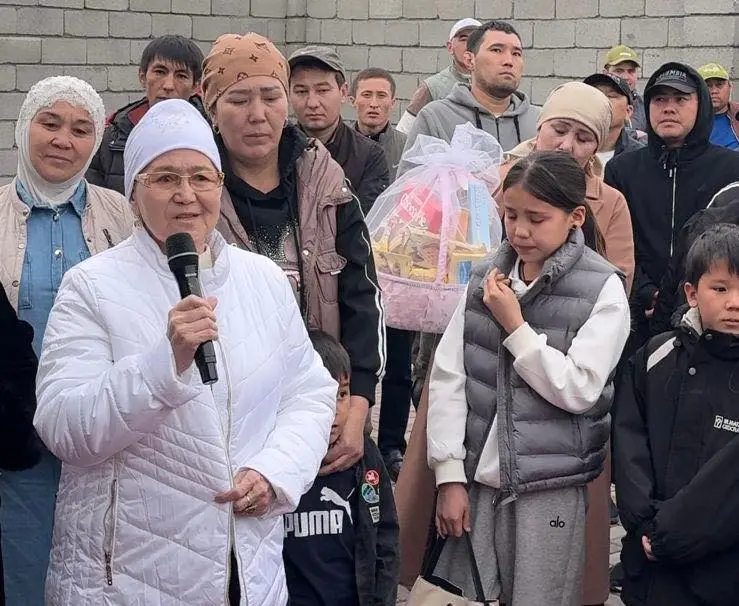 Благотворительная инициатива молодежи Туркестана: 20 многодетных семей получили новые дома Астане