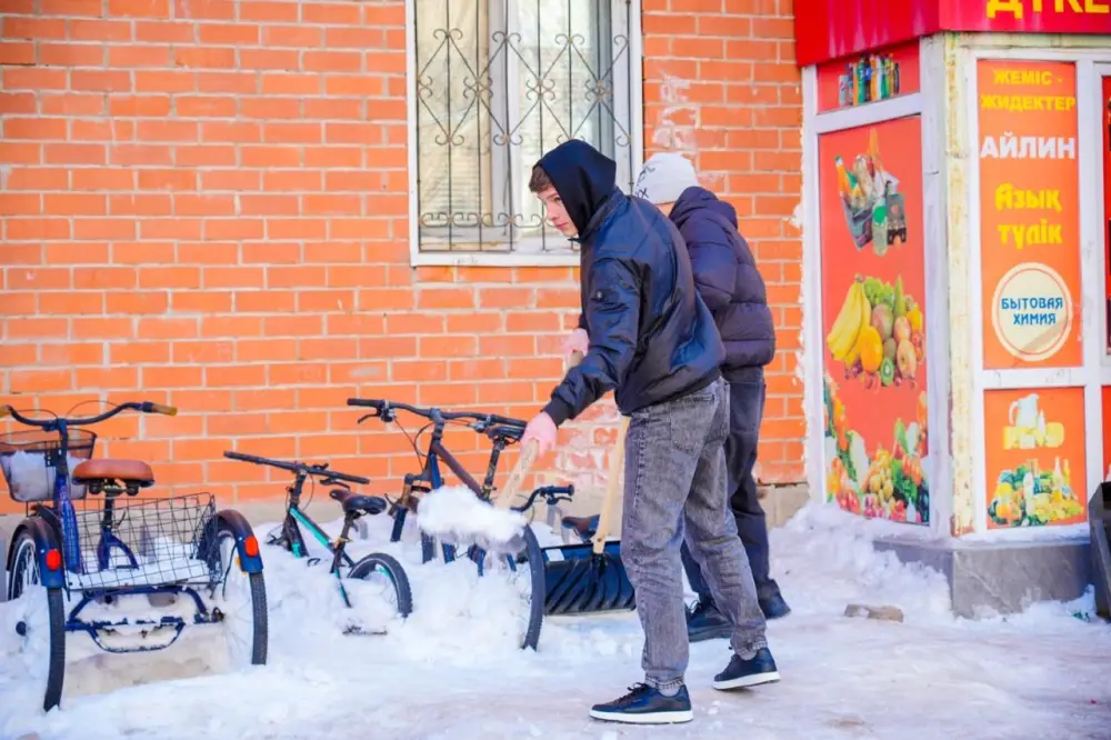 Соседи в Астане объединились для уборки и празднования Дня обновления Астане