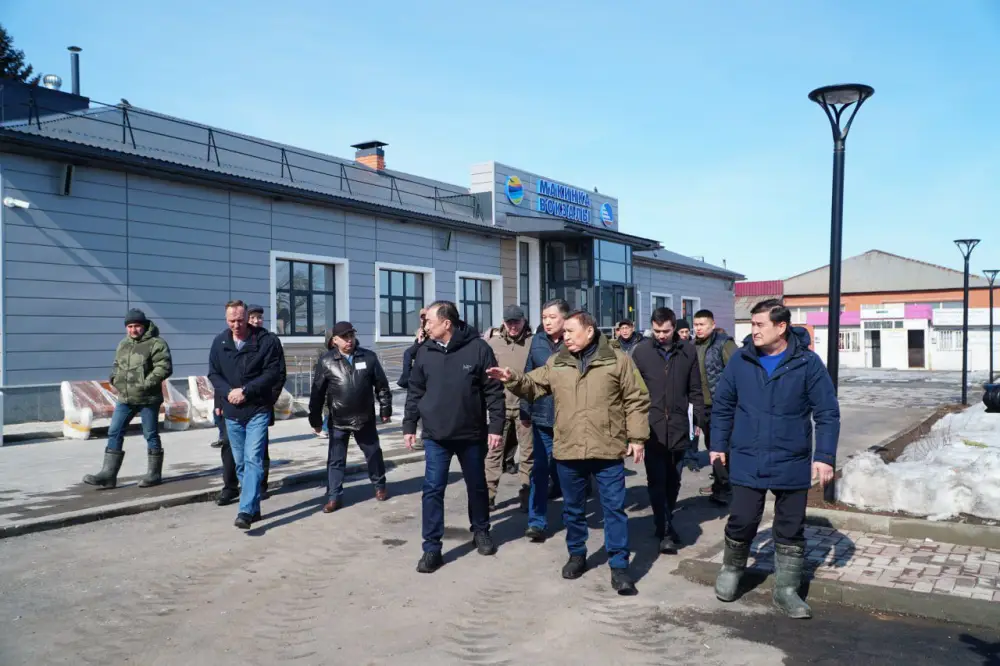 В Буландынском районе проверили ход реконструкции железнодорожного вокзала (7)