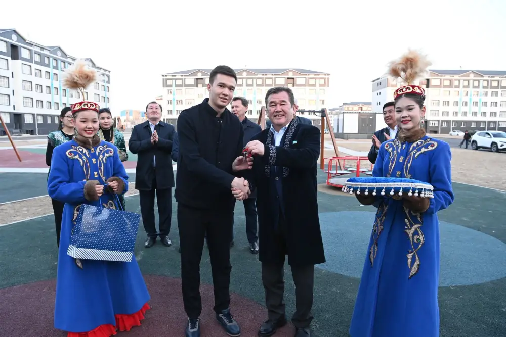 Депутаты поздравили жителей с новосельем (3)