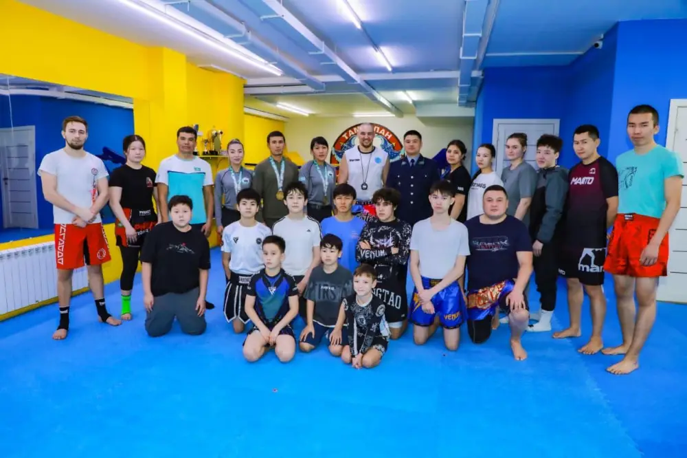 «Закон и порядок»: столичные полицейские - победители международных соревнований поделились опытом с юными спортсменами (6)