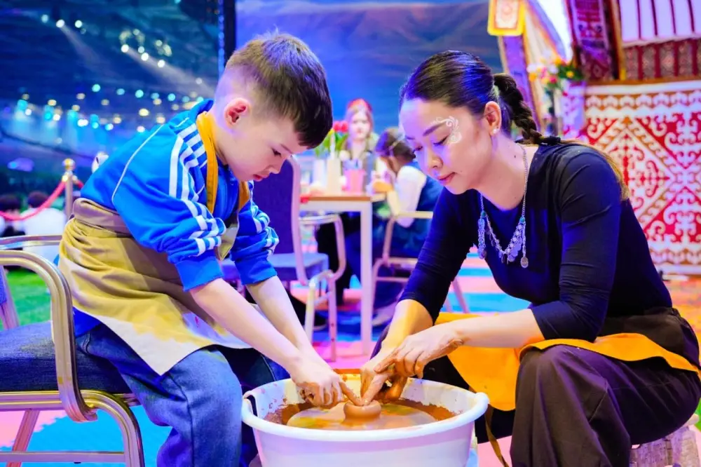 В Астане для детей развернули творческую зону на Наурыз (5)