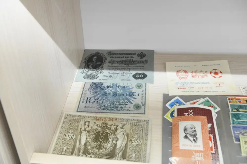 «Закон и порядок»: необычную коллекцию ученика презентовали в столичной школе (7)