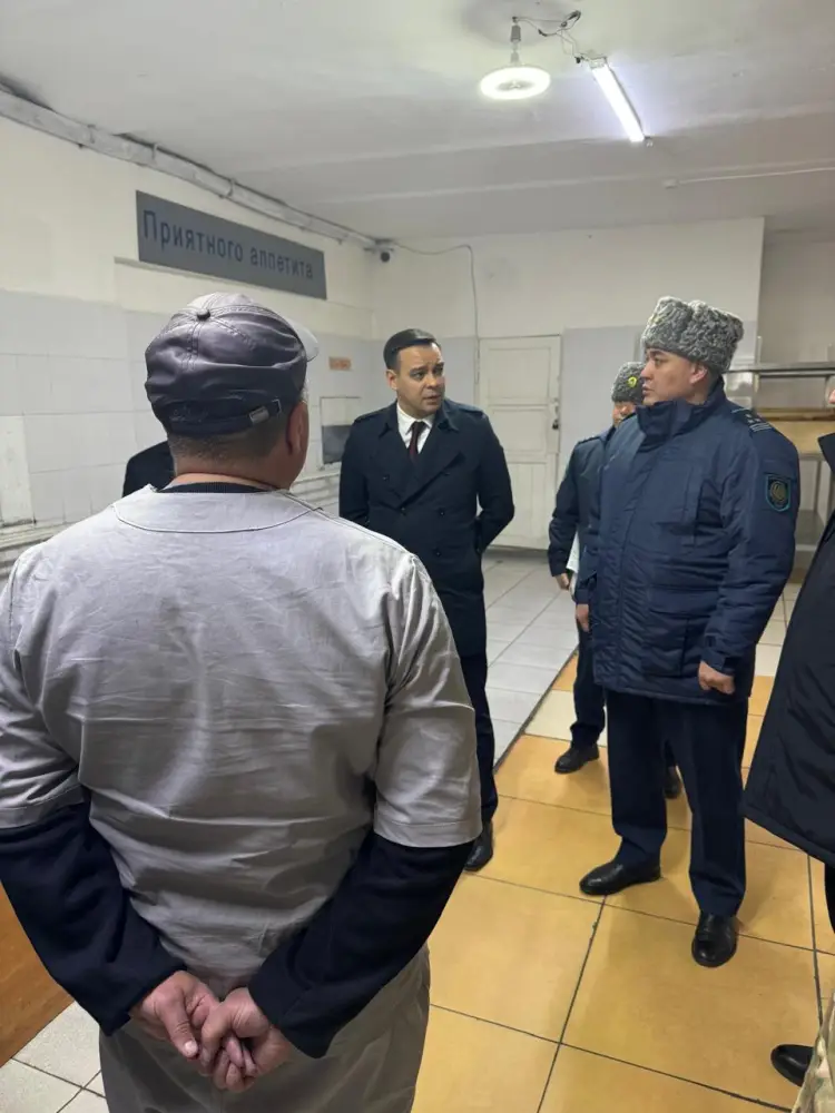 Омбудсмен ознакомился с условиями содержания осужденных в колонии №14 (2)