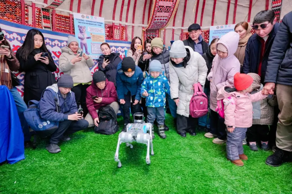 Кибергигиена, полицейский дрон и цифровая грамотность: юрта «Закон и порядок» заработала на Наурыз в Астане (6)