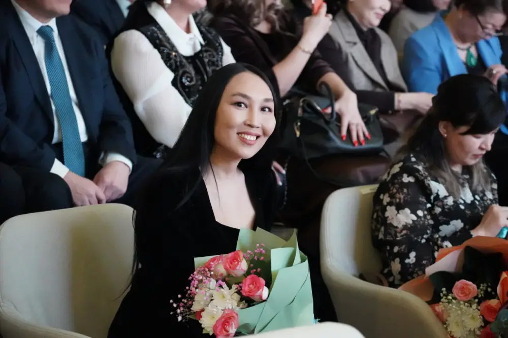 В Кокшетау вручили ключи от 125 квартир очередникам категории СУСН (2)