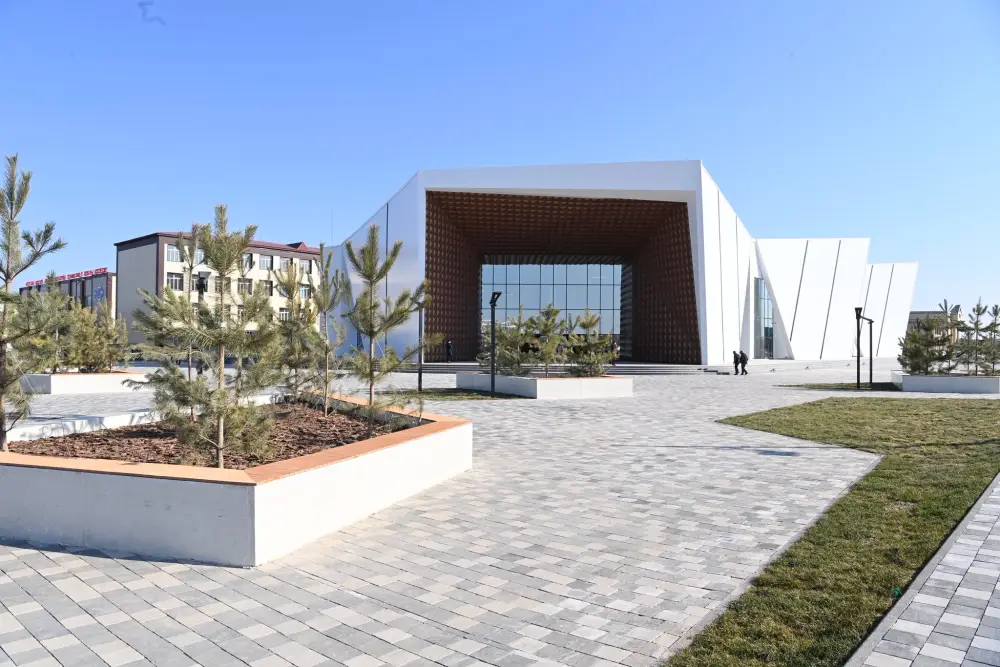 Маяк надежды: депутаты Парламента узнали о работе Центра компетенций для молодежи Астане