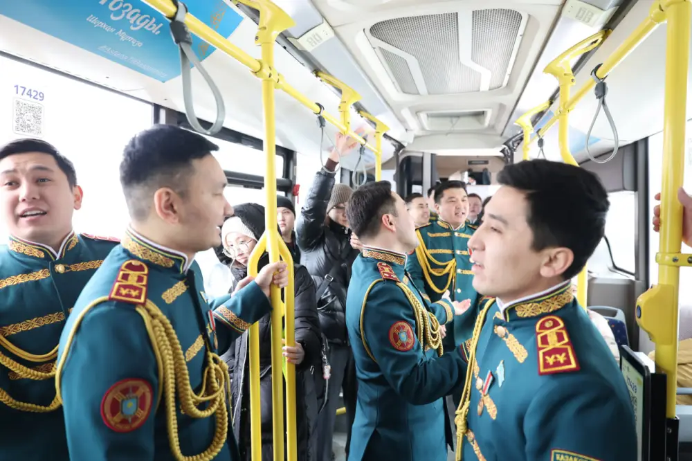 Праздничная акция Нацгвардии: укрепление морального духа и поддержка женщин столицы Астане