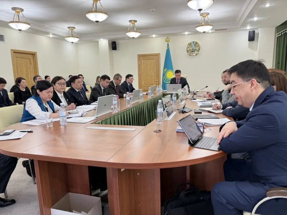 В Минтруда рассмотрели вопросы подушевого финансирования спецсоцуслуг, унификации социальной помощи и безопасности труда Астане