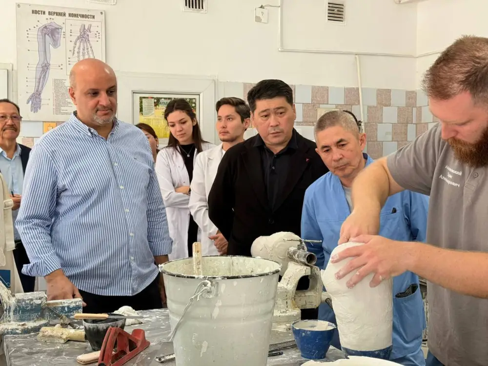 В ННЦРССЗ обсудили внедрение передовых технологий в систему протезно-ортопедической помощи Астане