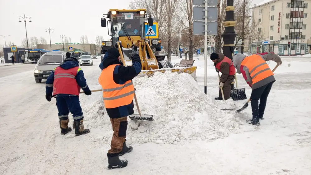 Акимат Астаны призывает жителей учитывать погодные условия во время снегоуборочных работ Астане