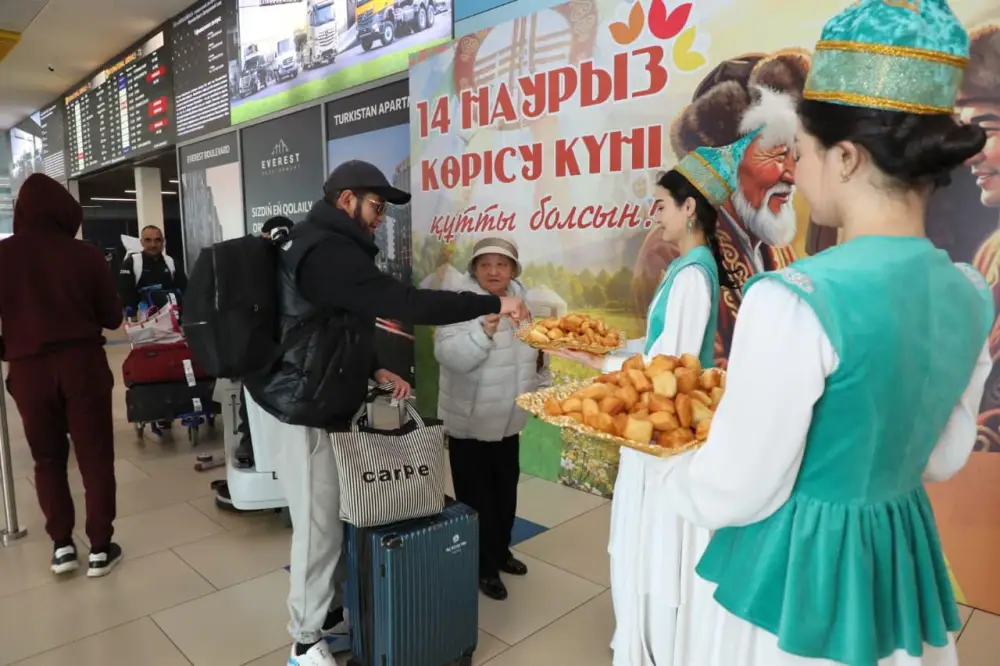 В Международном аэропорту Алматы прошла праздничная акция ко Дню Көрісу в рамках Наурызнама (4)