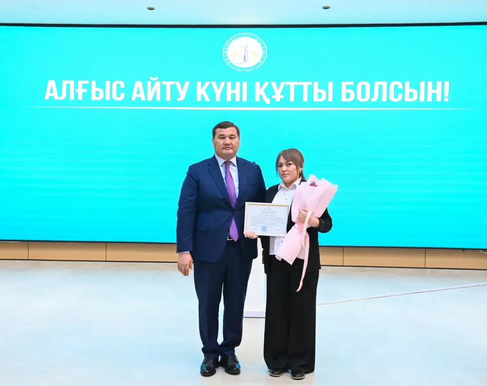 Глава региона наградил работников ряда сфер в честь Дня благодарности (9)