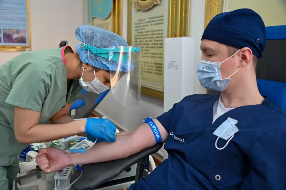 В Астане военные медики провели акцию безвозмездной сдачи крови (3)