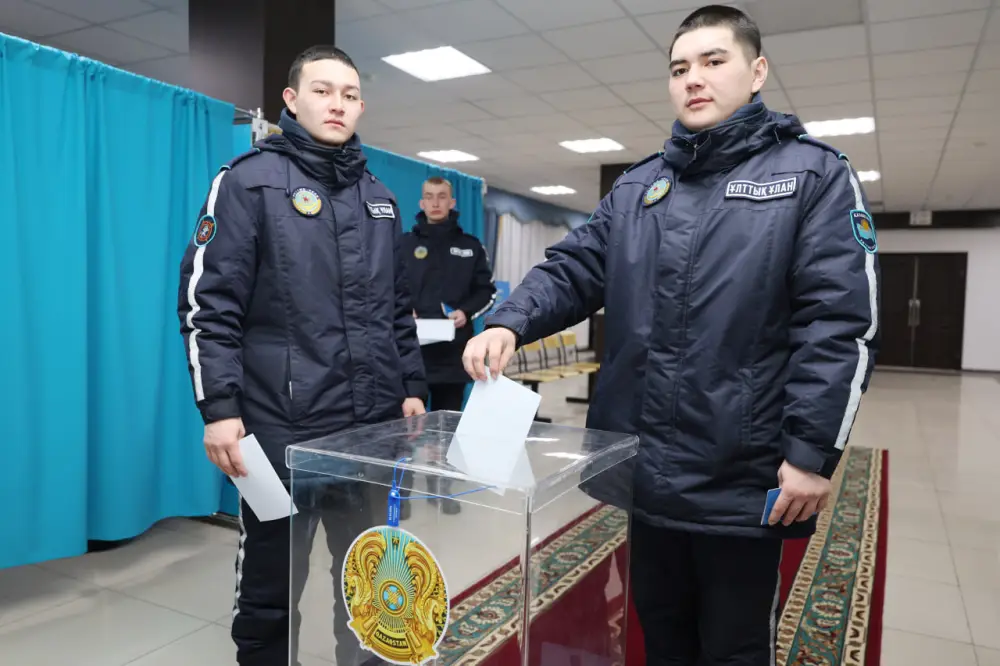 Впервые проголосовал в свой день рождения: для солдата Национальной гвардии день референдума стал особенным (4)