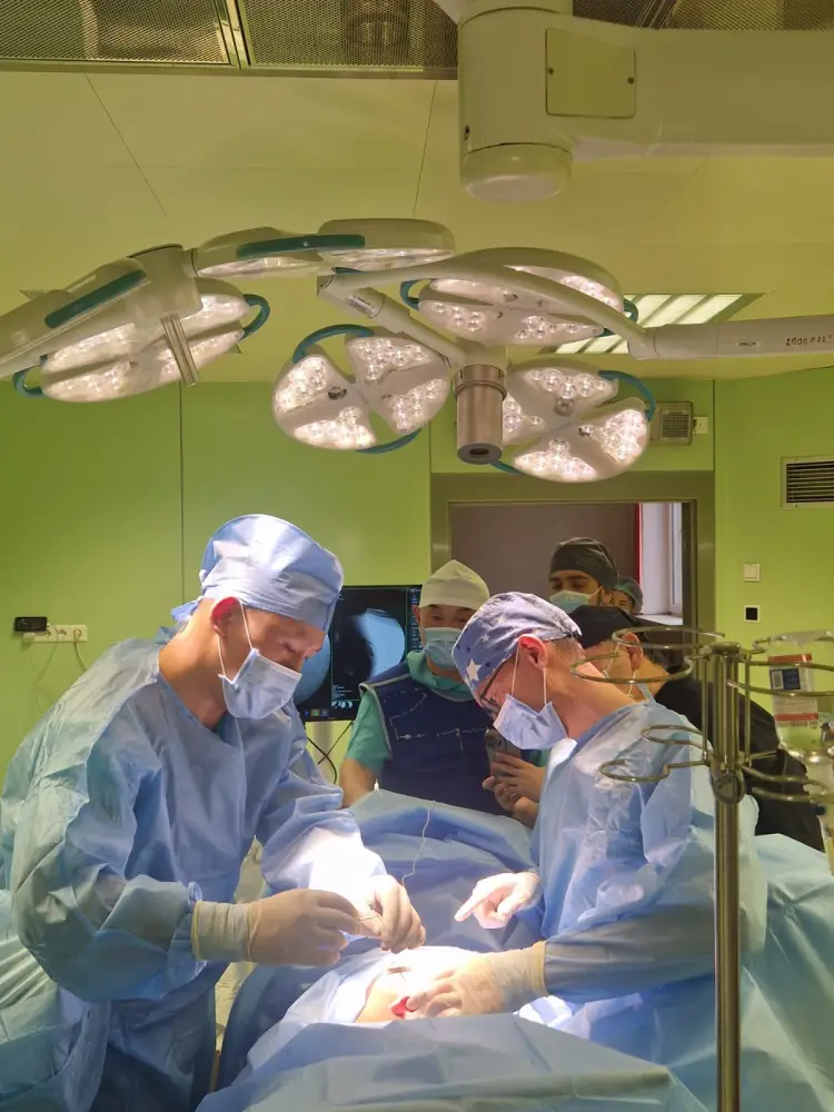 В Алматы успешно проведена операция по восстановлению функции мочевого пузыря у 12-летнего пациента Астане