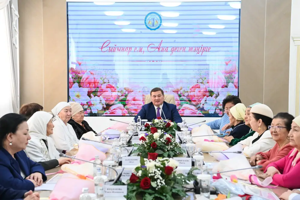 Глава региона встретился с женщинами-матерями (9)