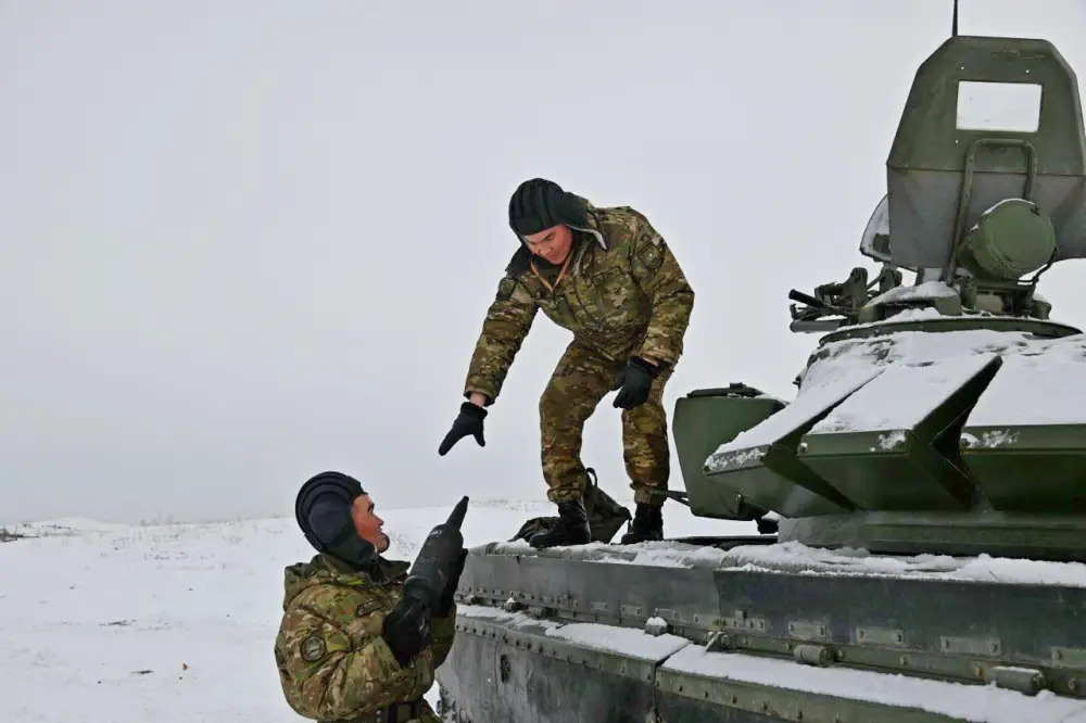 Танкисты отработали задачи по поражению целей в боевых условиях Астане