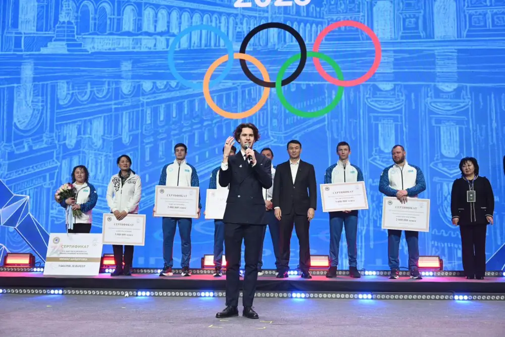 Жилищные и денежные сертификаты: как в Алматы наградили участников Олимпиады (4)