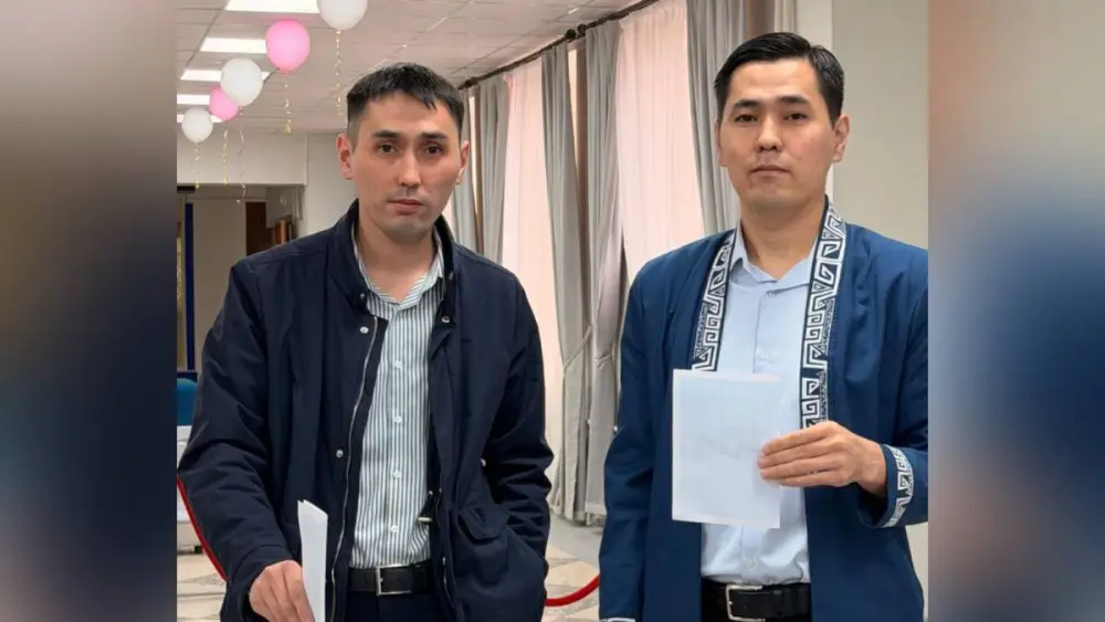 Братья-близнецы полицейские Мангистау участие в республиканском референдуме Астане