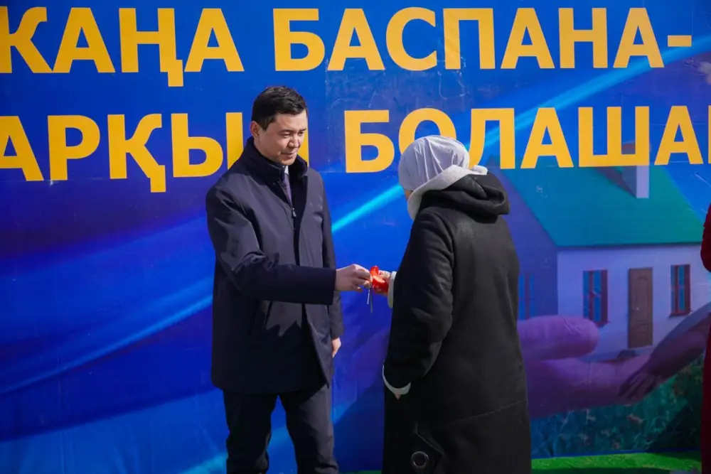 В Актюбинской области 30 семей получили ключи от новых домов (6)
