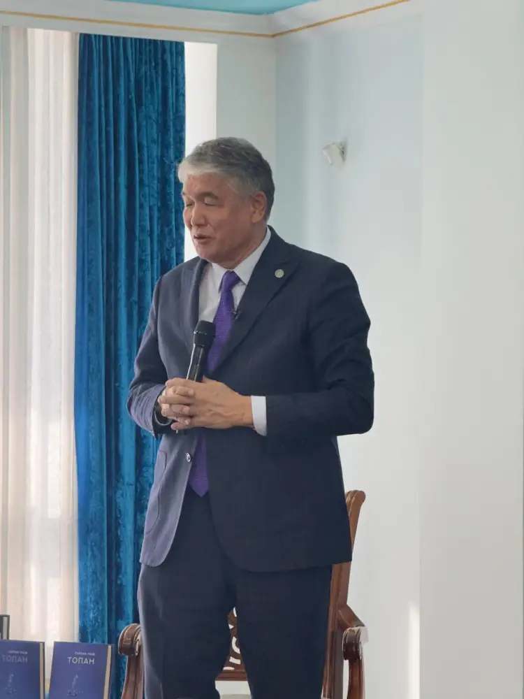 «Мастерская писателя»: в Астане состоялась встреча с выдающимся кыргызским писателем Султаном Раевым Астане