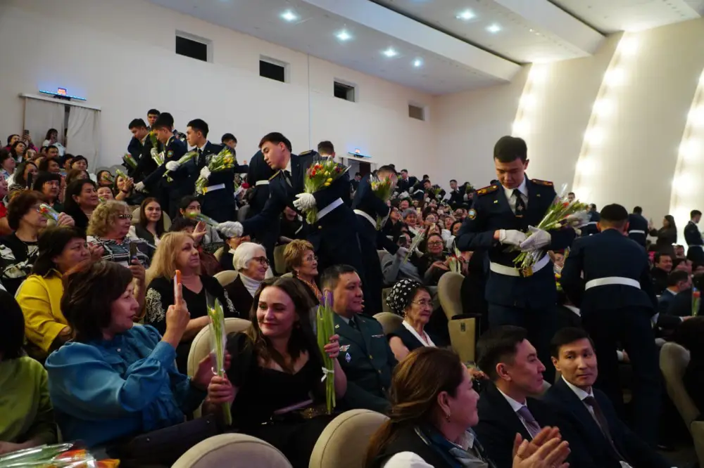 Весенний праздник: женщины, как цветы, в Акмолинске! Астане