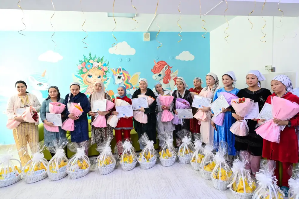 Нур-Султан поздравил молодых матерей в перинатальном центре Астане